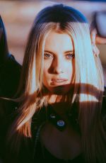 LINDSAY BREWER - Instagram Photos 04/02/2026