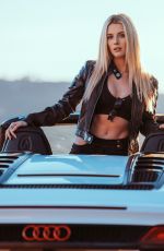 LINDSAY BREWER - Instagram Photos 04/02/2026