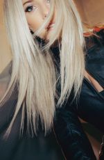 LINDSAY BREWER - Instagram Photos 04/03/2026