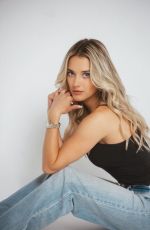 LINDSAY BREWER - Instagram Photos 04/28/2026