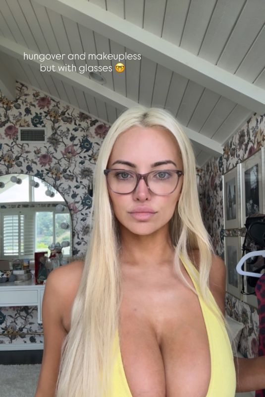 LINDSEY PELAS - Instagram Photos 04/10/2026