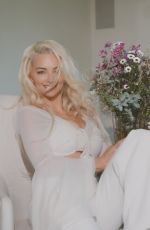 LINDSEY PELAS - Instagram Photos 04/21/2026