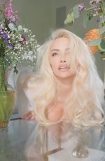 LINDSEY PELAS - Instagram Photos 04/21/2026