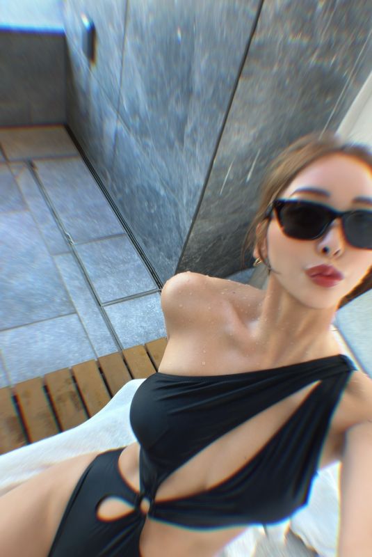 MAKOTO MINAMI - Instagram Photos 04/18/2026