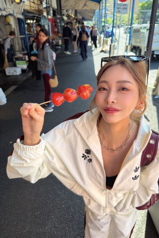 MAKOTO MINAMI - Instagram Photos 04/20/2026