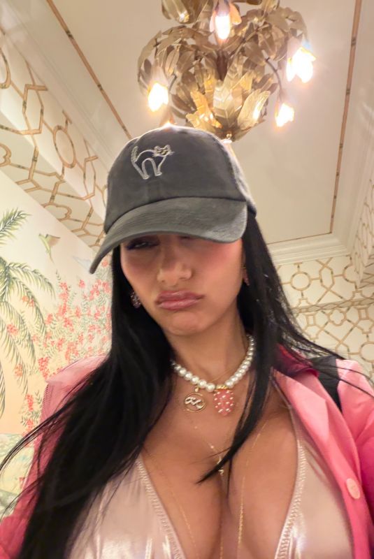 MIA KHALIFA - Instagram Photos 04/01/2026