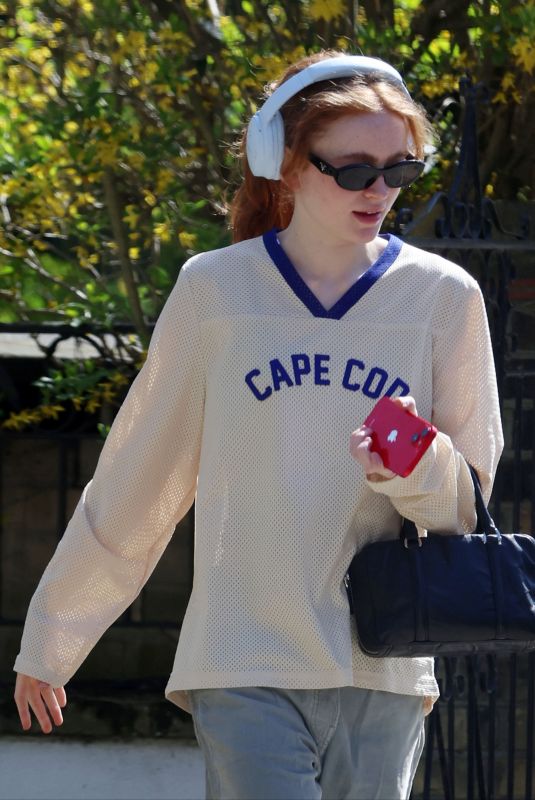 SADIE SINK Out and About in Notting Hill in London 04/08/2026