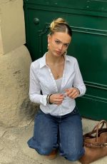 SARA CRUMBLELEG - Instagram Photos 04/05/2026