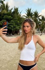 SARA CRUMBLELEG - Instagram Photos 04/16/2026
