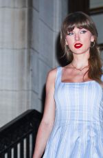 TAYLOR SWIFT Out for Dinner in New York 04/27/2026