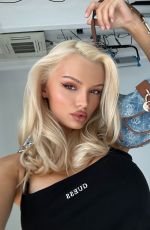 VIOLETTA SELEZNOVA - Instagram Photos and Video 04/18/2026