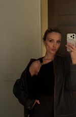 WALLIS DAY - Instagram Photos 04/10/2026
