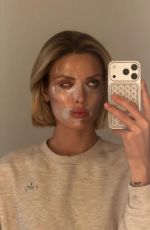 WALLIS DAY - Instagram Photos 04/19/2026