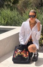 WALLIS DAY - Instagram Photos 04/19/2026