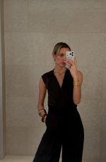 WALLIS DAY - Instagram Photos 04/27/2026