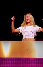 ZARA LARSSON Performs as a Special Guest During Weekend 2, Day 2 of Coachella Festival in Indio 04/18/2026