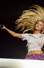 ZARA LARSSON Performs as a Special Guest During Weekend 2, Day 2 of Coachella Festival in Indio 04/18/2026