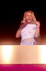 ZARA LARSSON Performs as a Special Guest During Weekend 2, Day 2 of Coachella Festival in Indio 04/18/2026
