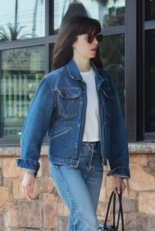 ALISON BRIE Stops by Gelson