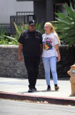 AMANDA BYNES and Zachary Khan Out for Lunch in Los Angeles 05/05/2026