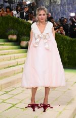 ANNA WEYANT at 2026 Met Gala Celebrating Costume Art at Metropolitan Museum of Art in New York City 05/04/2026
