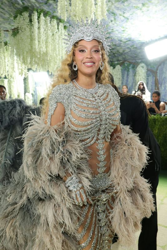 BEYONCE at 2026 Met Gala Celebrating Costume Art at Metropolitan Museum of Art in New York City 05/04/2026
