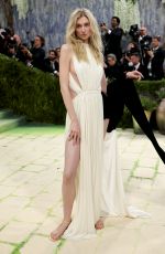 ELIZABETH DEBICKI at 2026 Met Gala Celebrating Costume Art at Metropolitan Museum of Art in New York City 05/04/2026