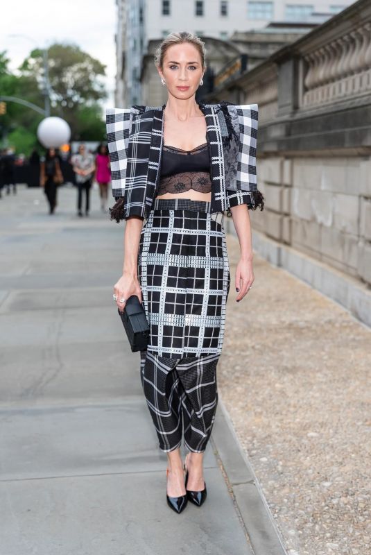 EMILY BLUNT Emma Laird - Louis Vuitton 2027 Cruise Collection Show in New York City, 05.20.2026
