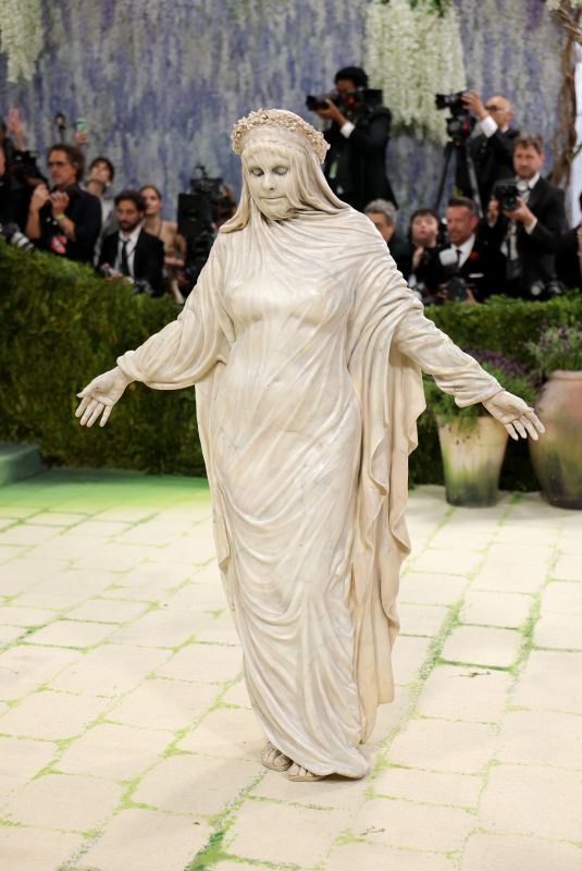 HEIDI KLUM at 2026 Met Gala Celebrating Costume Art at Metropolitan Museum of Art in New York City 05/04/2026