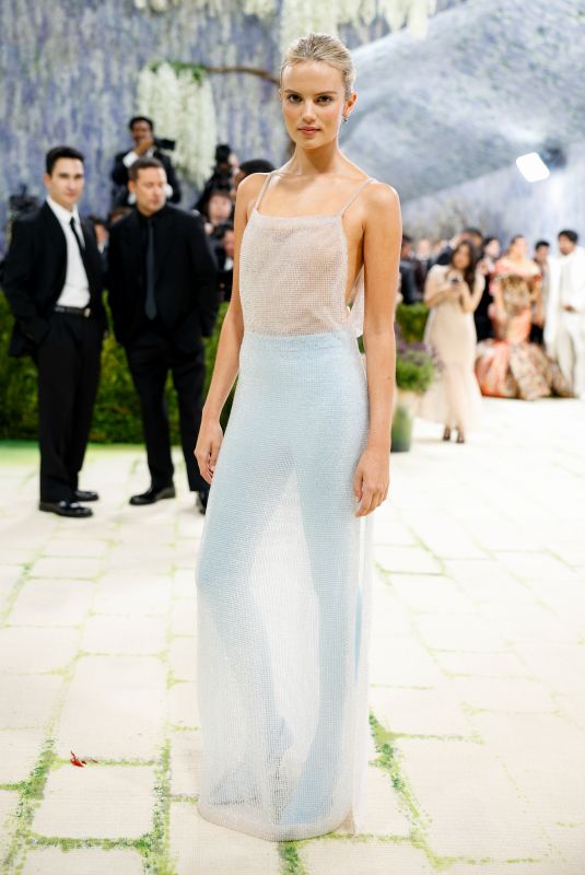 ISLA JOHNSTON at 2026 Met Gala Celebrating Costume Art at Metropolitan Museum of Art in New York City 05/04/2026