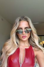 IZZY DARNELL - Instagram Photos 05/01/2026