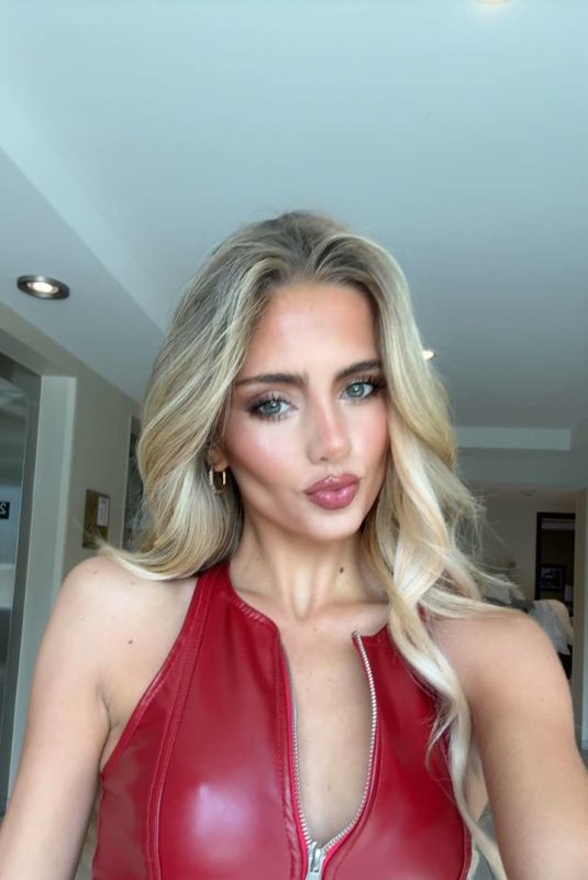 IZZY DARNELL – Instagram Photos 05/01/2026