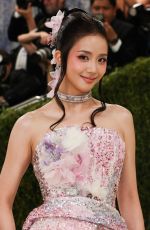 JISOO at 2026 Met Gala Celebrating Costume Art at Metropolitan Museum of Art in New York City 05/04/2026