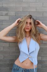 KARI RILEY - Instagram Photos 05/04/2026