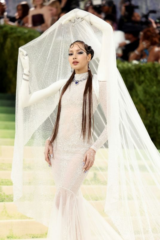 LALISA MANOBAL at 2026 Met Gala Celebrating Costume Art at Metropolitan Museum of Art in New York City 05/04/2026