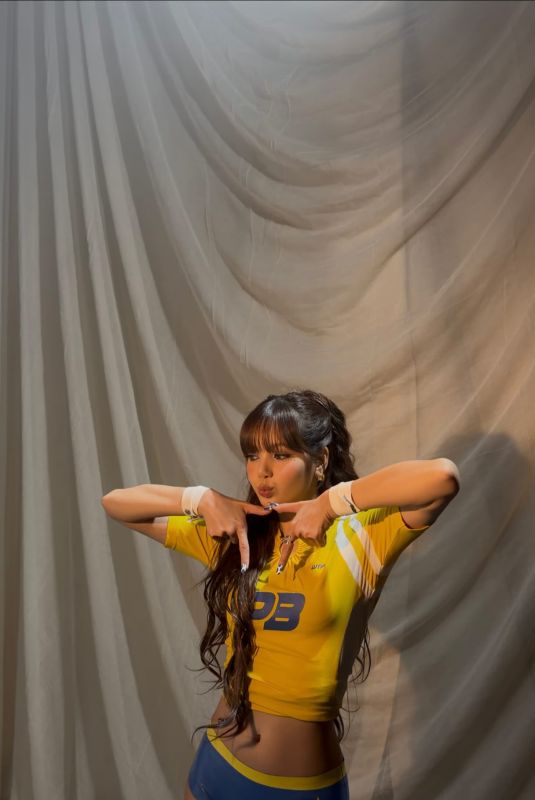LALISA MANOBAL - Instagram Photos 02/25/2026