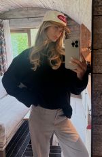 LILIA WEDDELL - Instagram Photos 05/17/2026