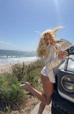 LINDSEY PELAS - Instagram Photos 05/01/2026