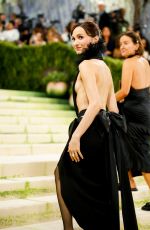 MAUDE APATOW at 2026 Met Gala Celebrating Costume Art at Metropolitan Museum of Art in New York City 05/04/2026