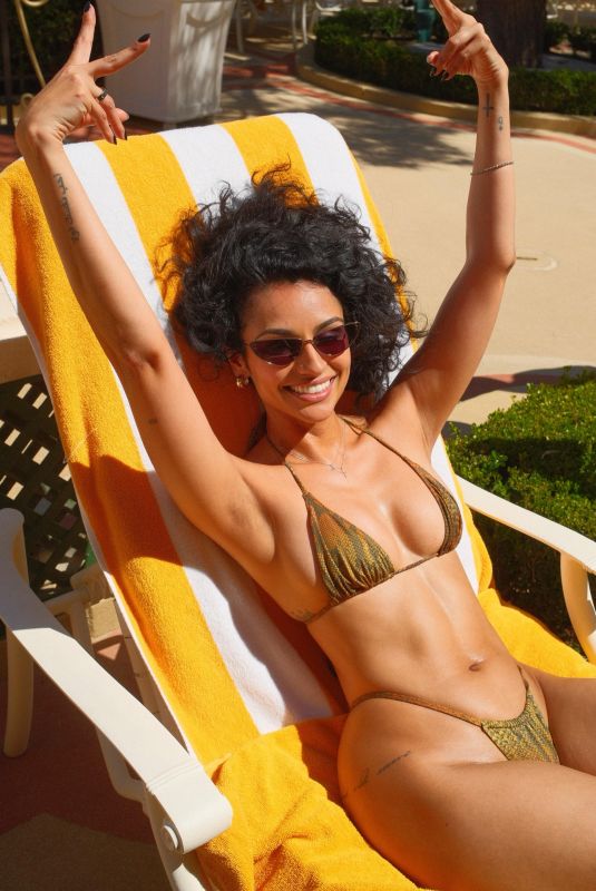 NAZANIN MANDI - Instagram Photos 05/13/2026