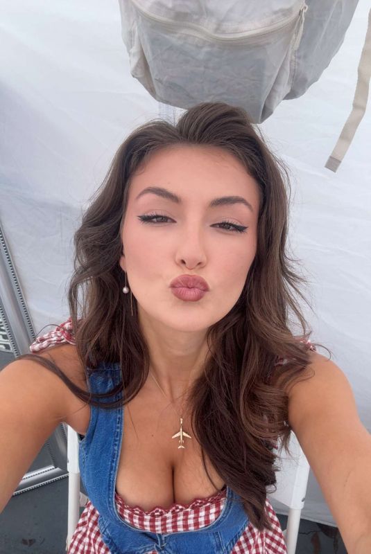 RACHEL PIZZOLATO – Instagram Photos and Video 05/23/2026