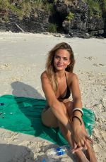 SARA CRUMBLELEG - Instagram Photos 05/23/2026