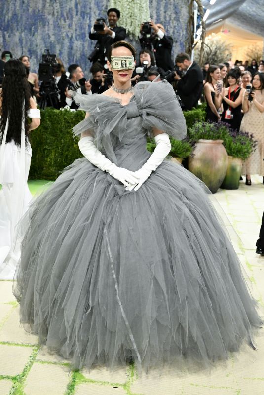 SARAH PAULSON at 2026 Met Gala Celebrating Costume Art at Metropolitan Museum of Art in New York City 05/04/2026