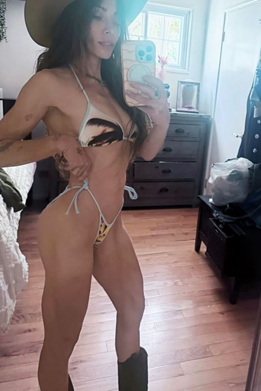 SARAH SHAHI - Instagram Photos 05/8/2026