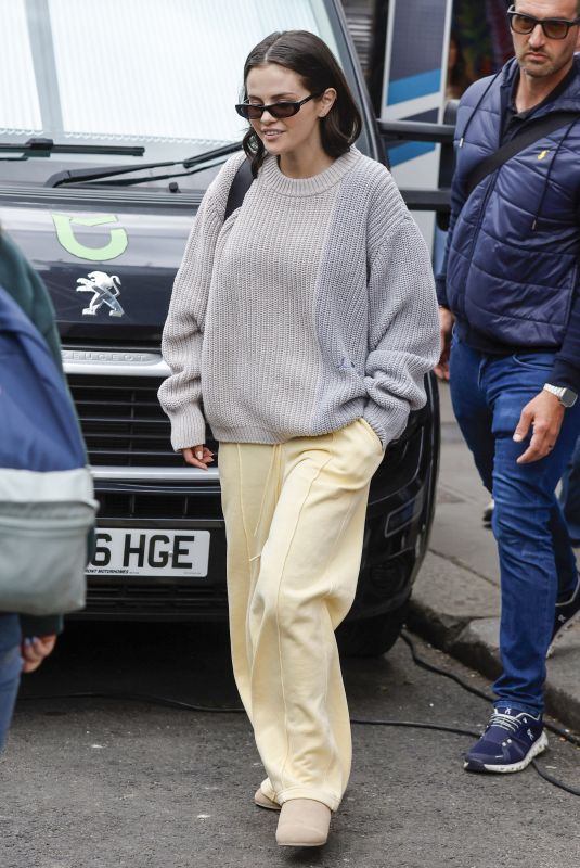SELENA GOMEZ Leaves Only Murders in the Building Set in London 05/27/2026