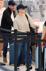 SYDNEY SWEENEY Catching a Flight Back to Gold Coast at Sydney Airport 05/04/2026
