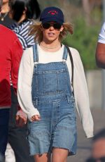 SYDNEY SWEENEY Out for a Stroll in Sydney 05/02/2026