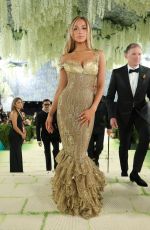 TATE MCRAE at 2026 Met Gala Celebrating Costume Art at Metropolitan Museum of Art in New York City 05/04/2026