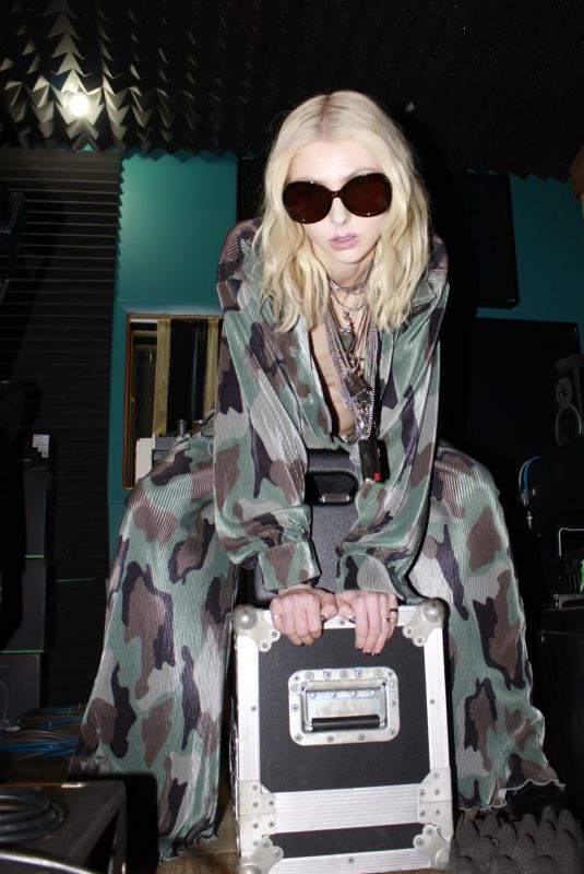 TAYLOR MOMSEN - Instagram Photos 05/8/2026
