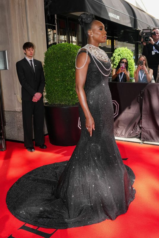 VENUS WILLIAMS at 2026 Met Gala Celebrating Costume Art at Metropolitan Museum of Art in New York City 05/04/2026